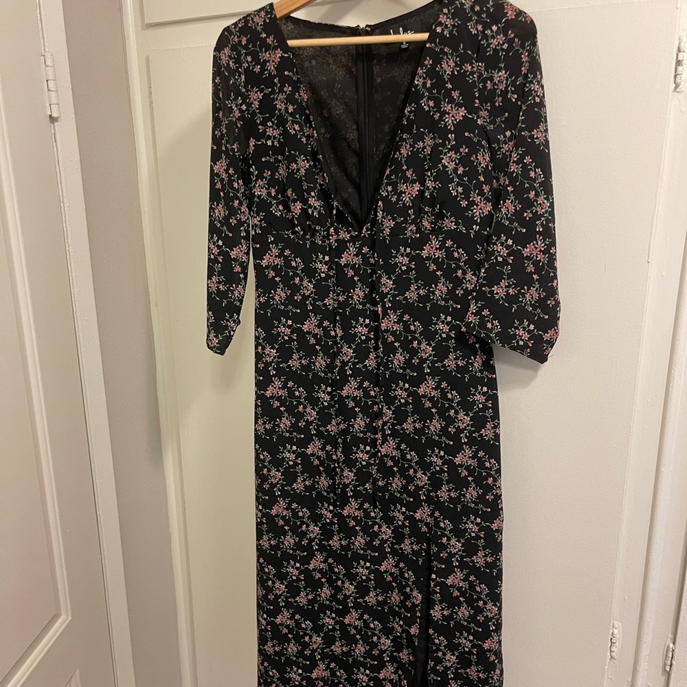 Lulu’s Black & Floral 3/4 Sleeve Midi Dress - size Small